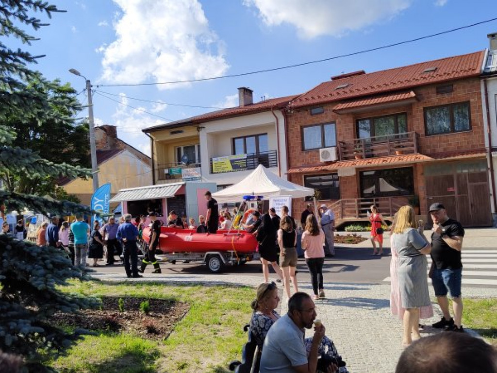 Rynek w Koprzywnicy uroczyście otwarty [zdjęcia]