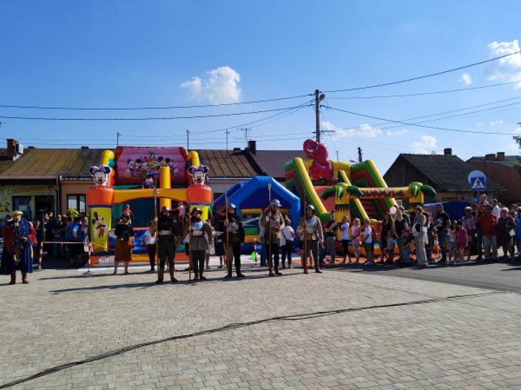 Rynek w Koprzywnicy uroczyście otwarty [zdjęcia]
