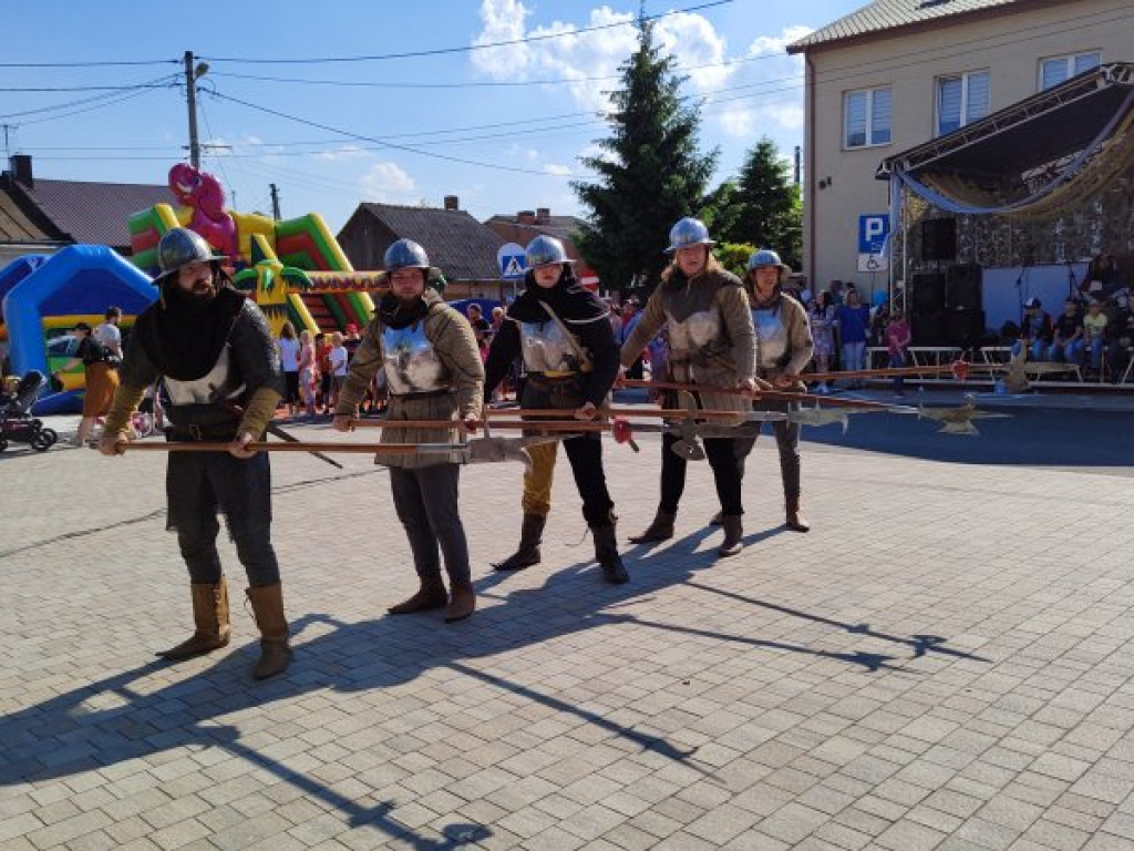 Rynek w Koprzywnicy uroczyście otwarty [zdjęcia]