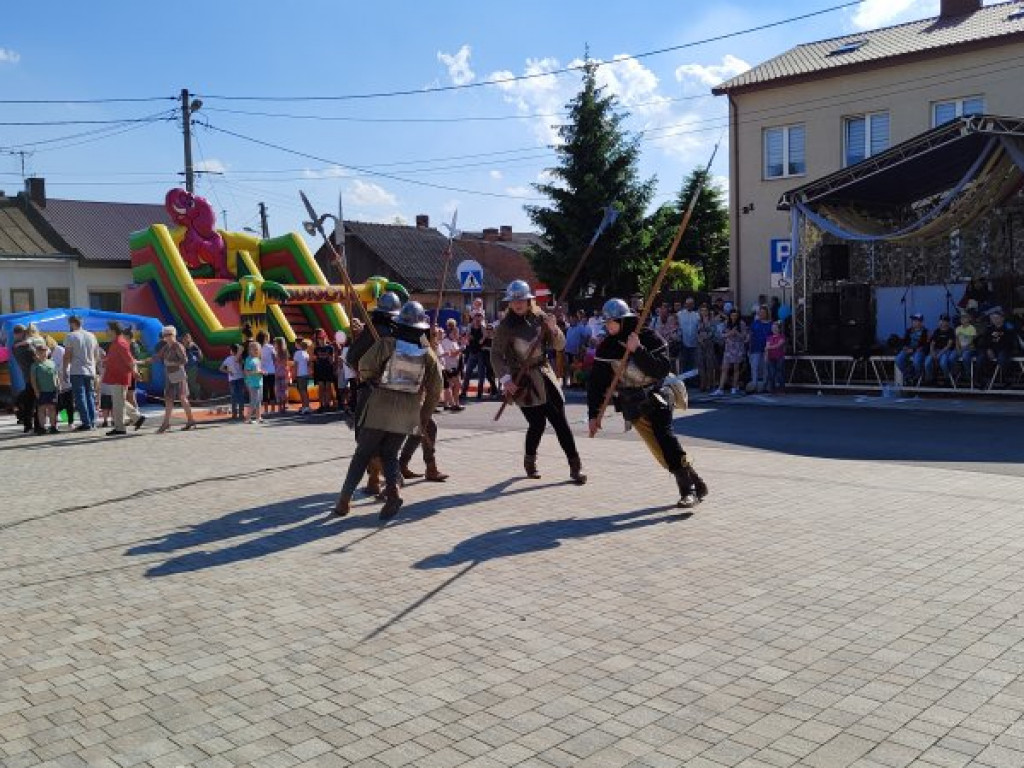 Rynek w Koprzywnicy uroczyście otwarty [zdjęcia]