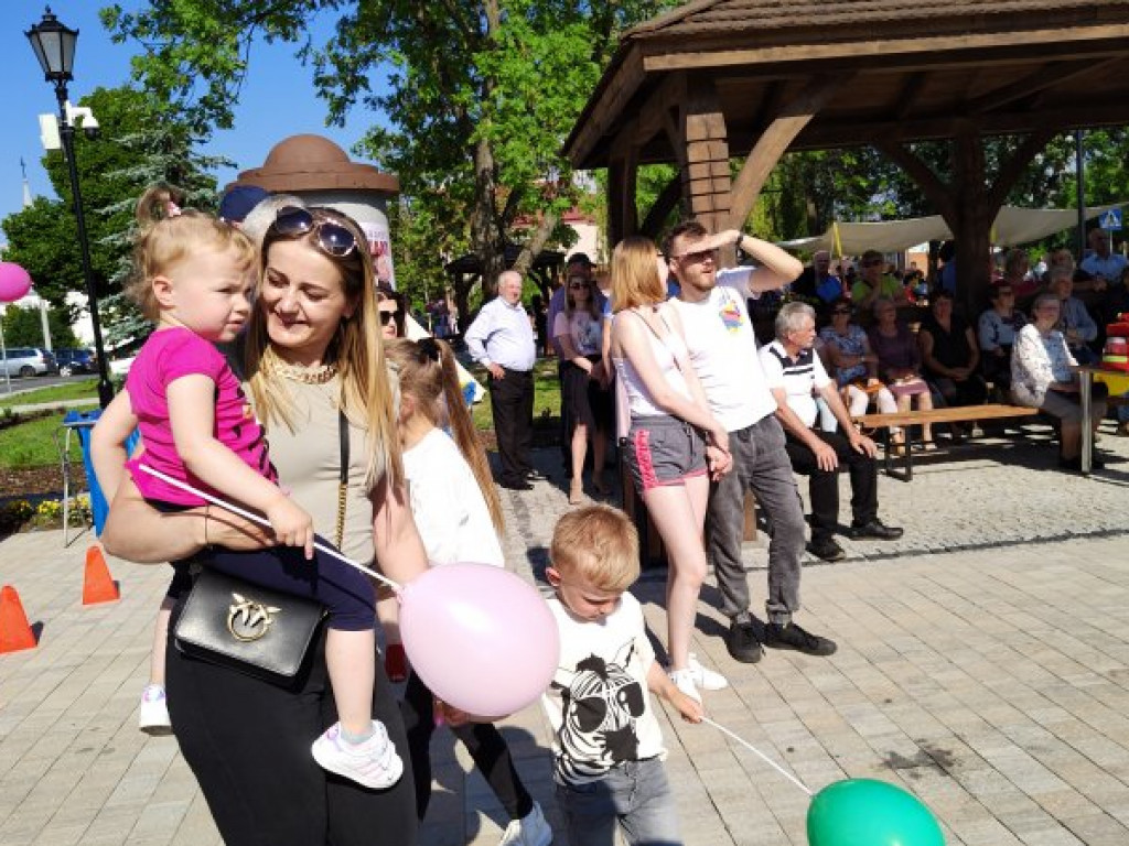 Rynek w Koprzywnicy uroczyście otwarty [zdjęcia]