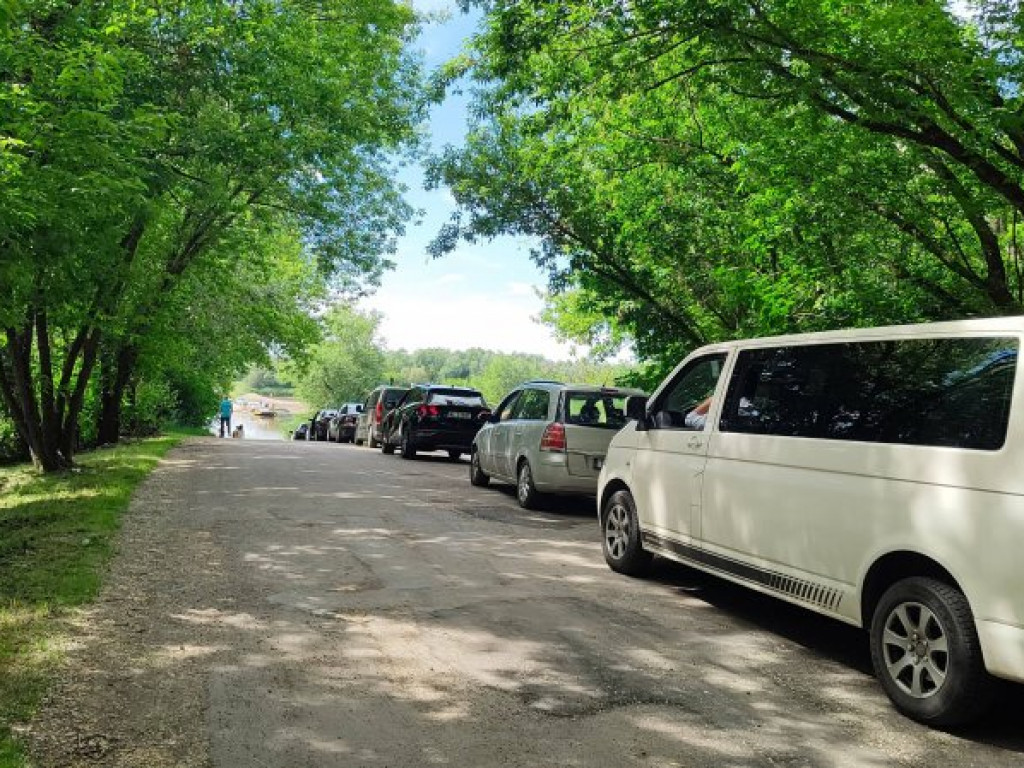 Przez wypadek koło mostu zakorkował się prom w Tarnobrzegu [zdjęcia]