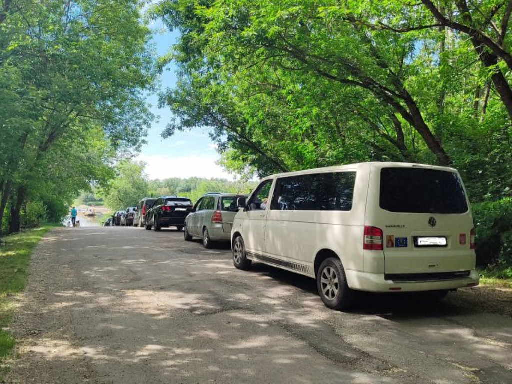 Przez wypadek koło mostu zakorkował się prom w Tarnobrzegu [zdjęcia]