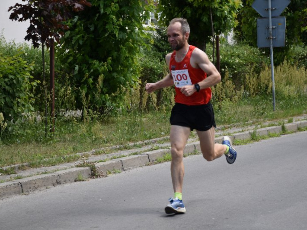 Wielkie bieganie z Nowej Dębie. Rywalizowali dorośli i najmłodsi [zdjęcia]