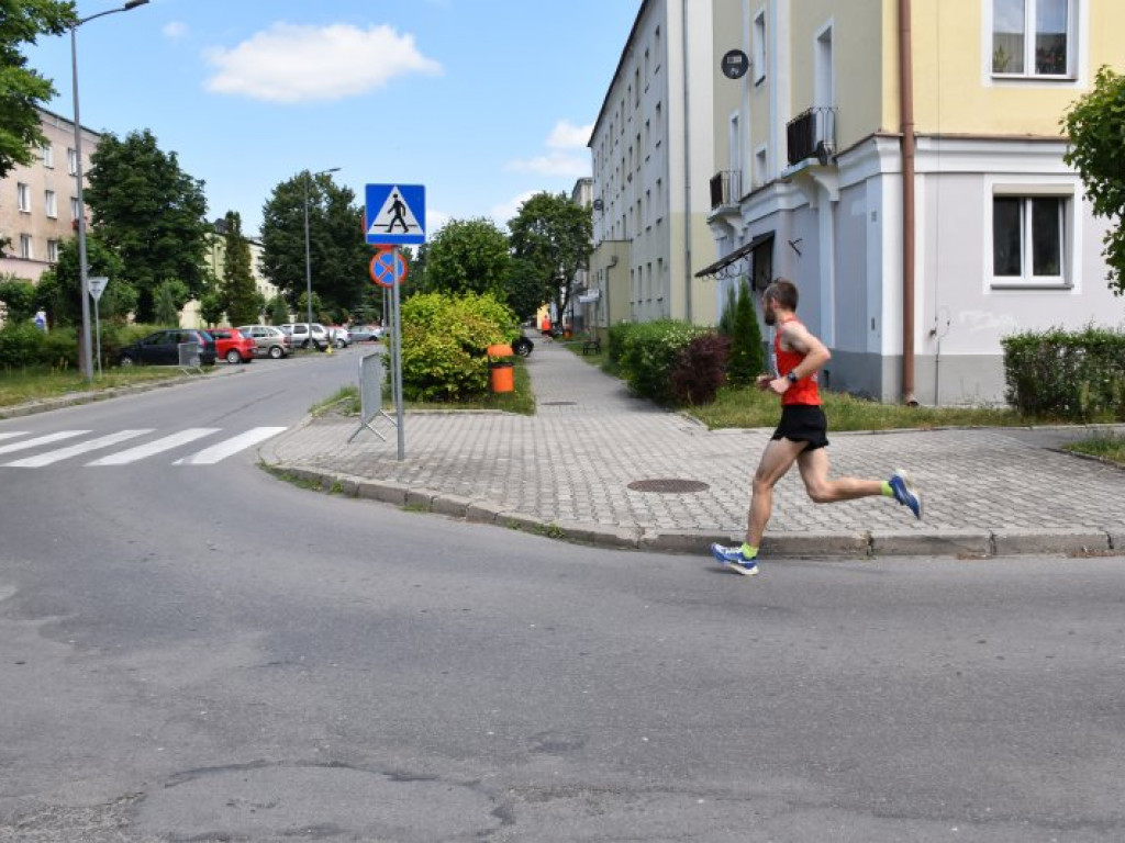 Wielkie bieganie z Nowej Dębie. Rywalizowali dorośli i najmłodsi [zdjęcia]