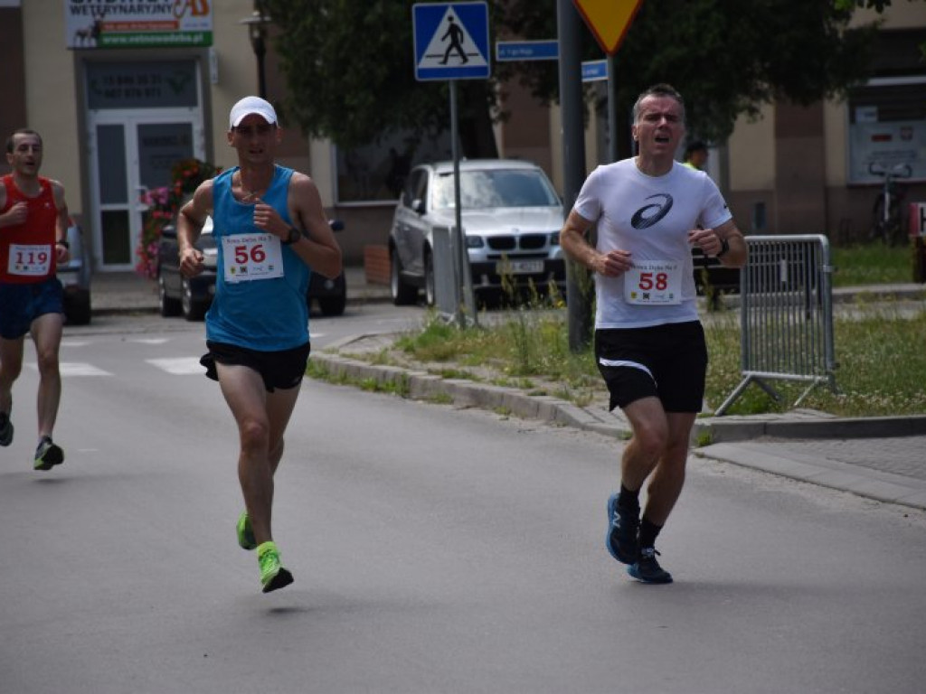 Wielkie bieganie z Nowej Dębie. Rywalizowali dorośli i najmłodsi [zdjęcia]
