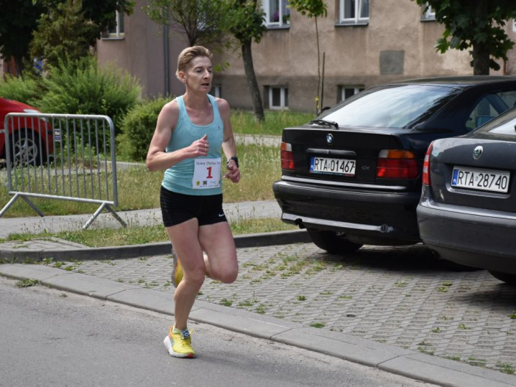 Wielkie bieganie z Nowej Dębie. Rywalizowali dorośli i najmłodsi [zdjęcia]
