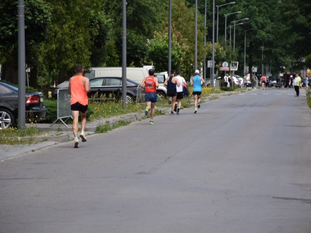 Wielkie bieganie z Nowej Dębie. Rywalizowali dorośli i najmłodsi [zdjęcia]