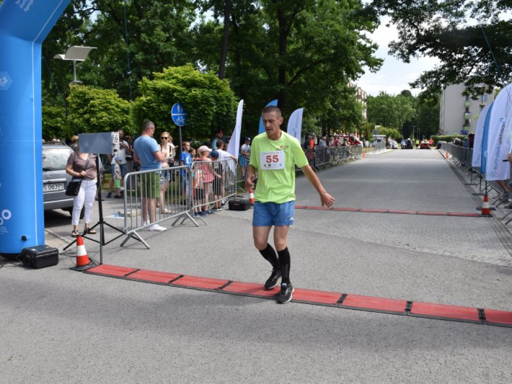 Wielkie bieganie z Nowej Dębie. Rywalizowali dorośli i najmłodsi [zdjęcia]