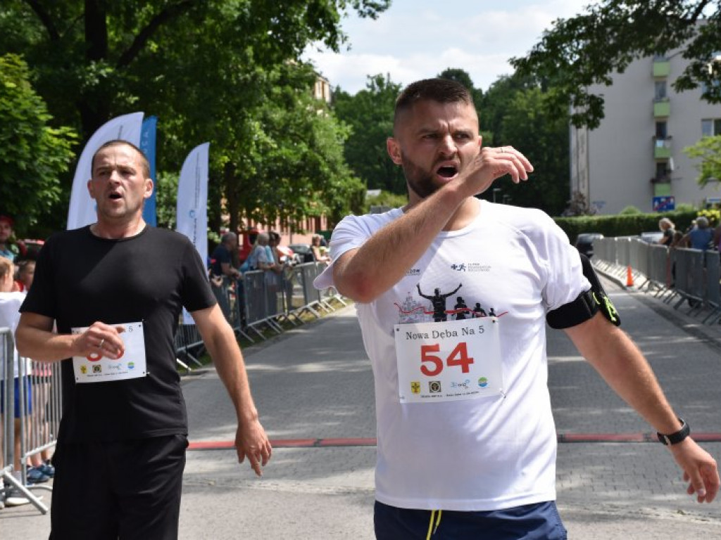 Wielkie bieganie z Nowej Dębie. Rywalizowali dorośli i najmłodsi [zdjęcia]
