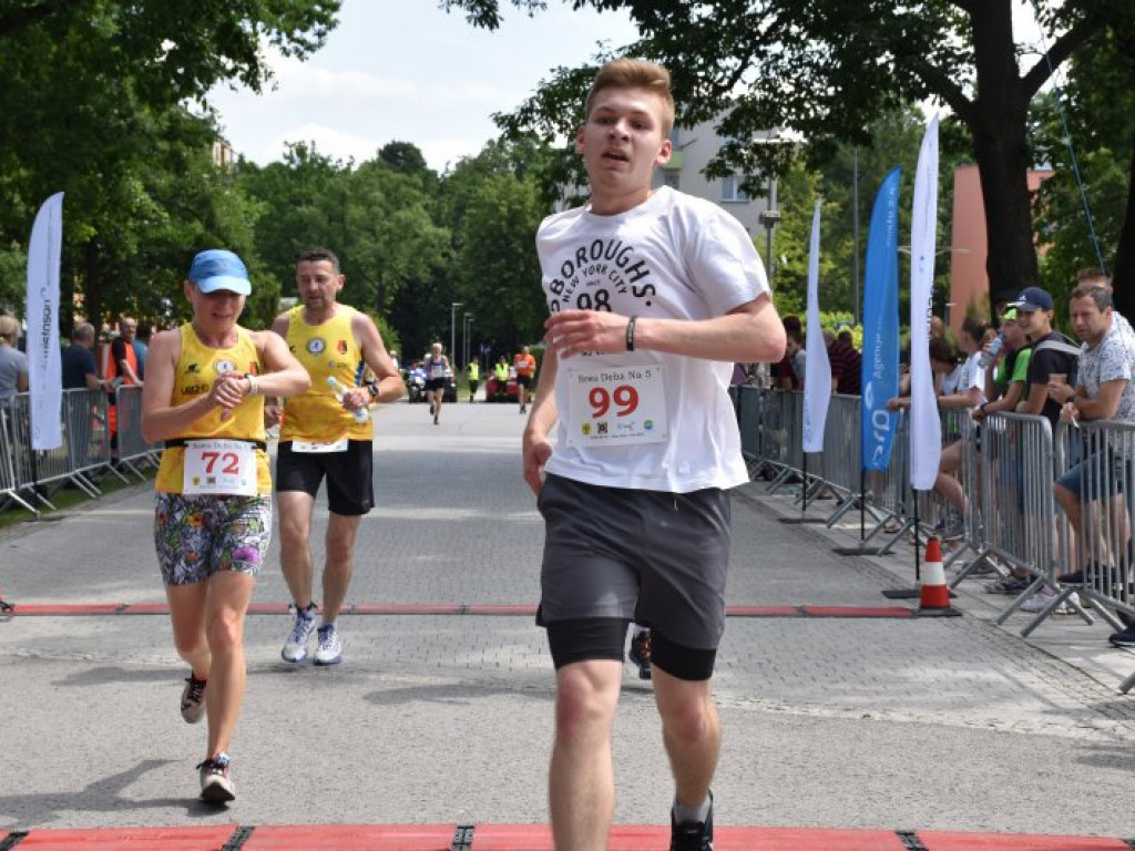 Wielkie bieganie z Nowej Dębie. Rywalizowali dorośli i najmłodsi [zdjęcia]