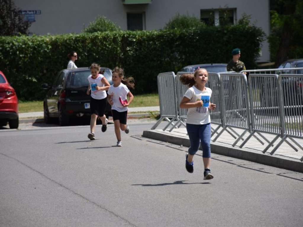 Wielkie bieganie z Nowej Dębie. Rywalizowali dorośli i najmłodsi [zdjęcia]