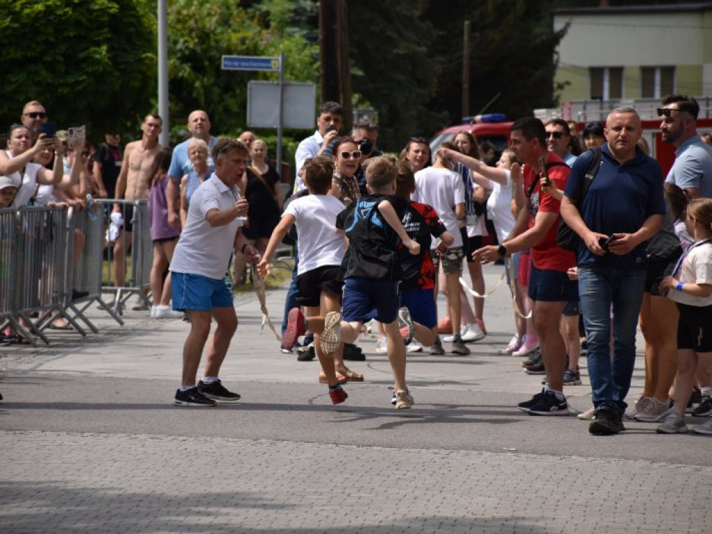 Wielkie bieganie z Nowej Dębie. Rywalizowali dorośli i najmłodsi [zdjęcia]