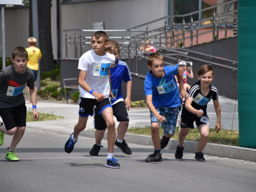 Wielkie bieganie z Nowej Dębie. Rywalizowali dorośli i najmłodsi [zdjęcia]
