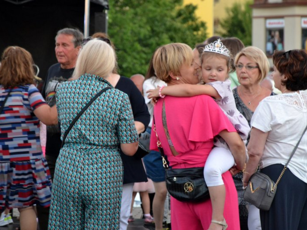 Potańcowka na centralnym placu Tarnobrzega przyciągnęła tłumy [zdjęcia]