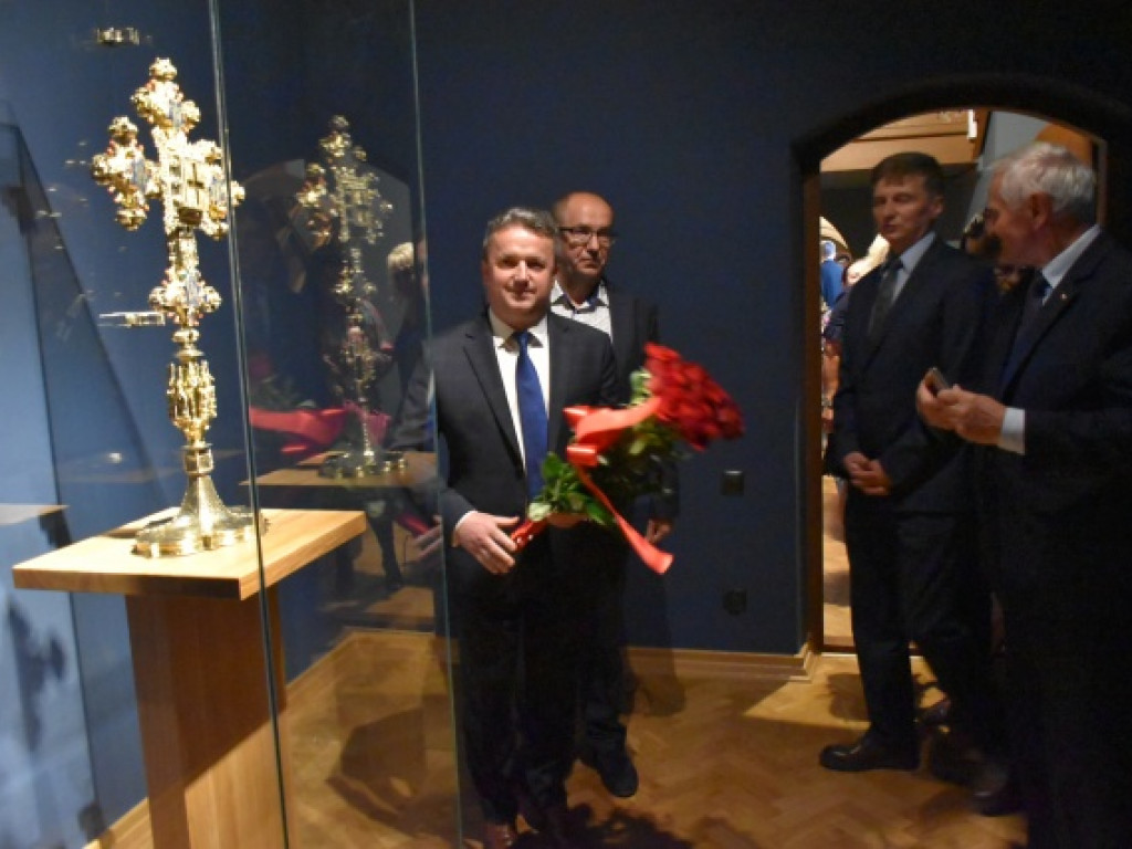 Król Jagiełło podarował go sandomierskiej kolegiacie. Relikwiarz Drzewa Krzyża Świętego na nowej ekspozycji