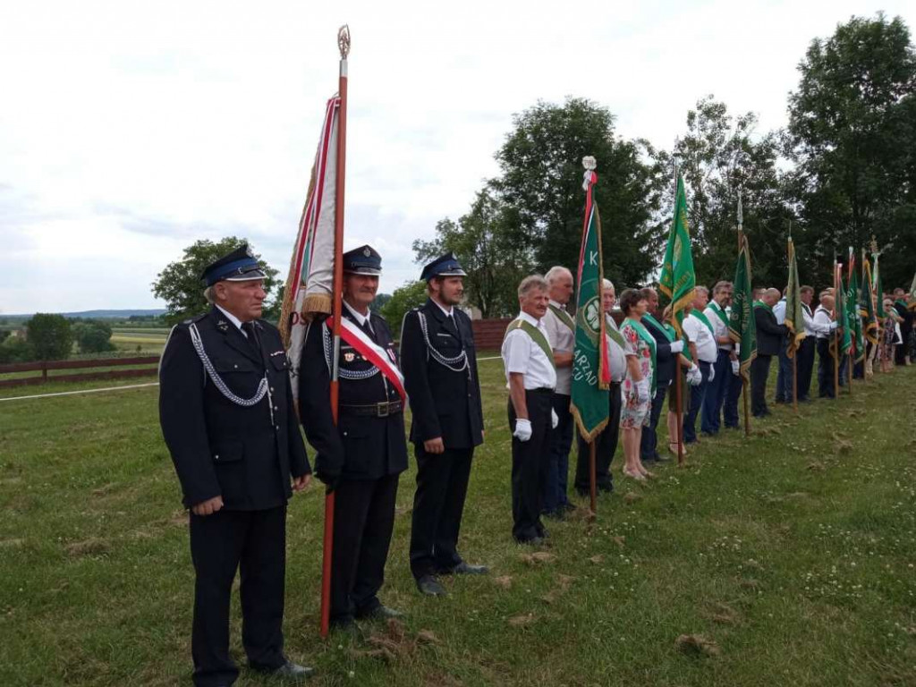 Członkowie i sympatycy PSL z trzech powiatów bawią się na Święcie Ludowym w Przybysławicach [zdjęcia]