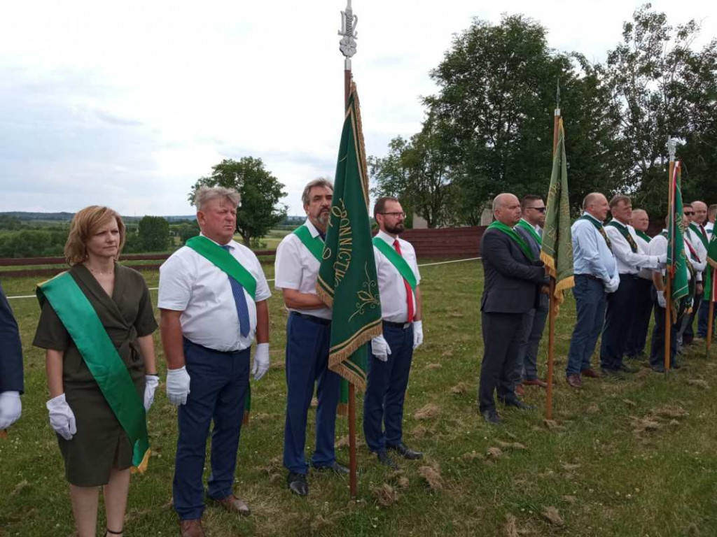 Członkowie i sympatycy PSL z trzech powiatów bawią się na Święcie Ludowym w Przybysławicach [zdjęcia]