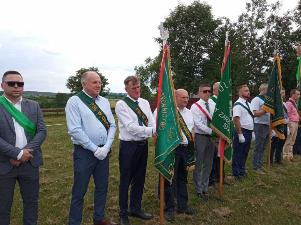 Członkowie i sympatycy PSL z trzech powiatów bawią się na Święcie Ludowym w Przybysławicach [zdjęcia]