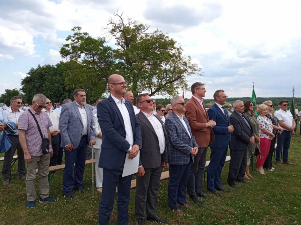 Członkowie i sympatycy PSL z trzech powiatów bawią się na Święcie Ludowym w Przybysławicach [zdjęcia]