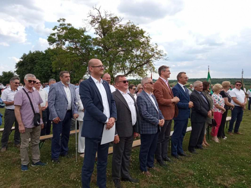 Członkowie i sympatycy PSL z trzech powiatów bawią się na Święcie Ludowym w Przybysławicach [zdjęcia]