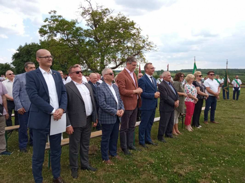Członkowie i sympatycy PSL z trzech powiatów bawią się na Święcie Ludowym w Przybysławicach [zdjęcia]