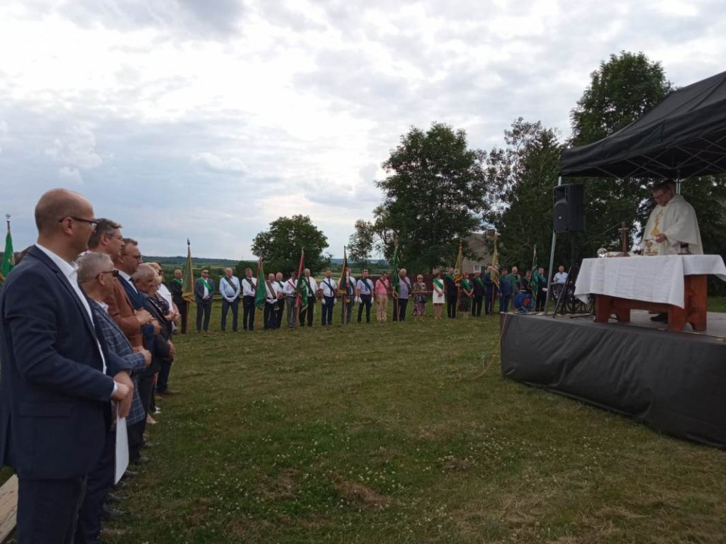 Członkowie i sympatycy PSL z trzech powiatów bawią się na Święcie Ludowym w Przybysławicach [zdjęcia]