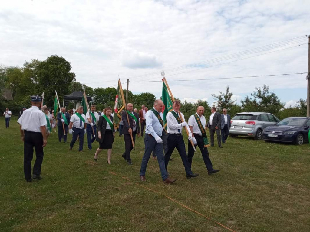 Członkowie i sympatycy PSL z trzech powiatów bawią się na Święcie Ludowym w Przybysławicach [zdjęcia]