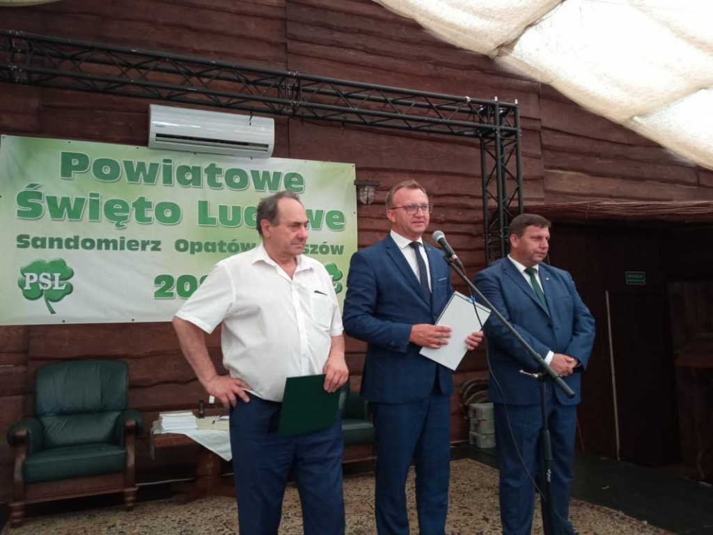 Członkowie i sympatycy PSL z trzech powiatów bawią się na Święcie Ludowym w Przybysławicach [zdjęcia]
