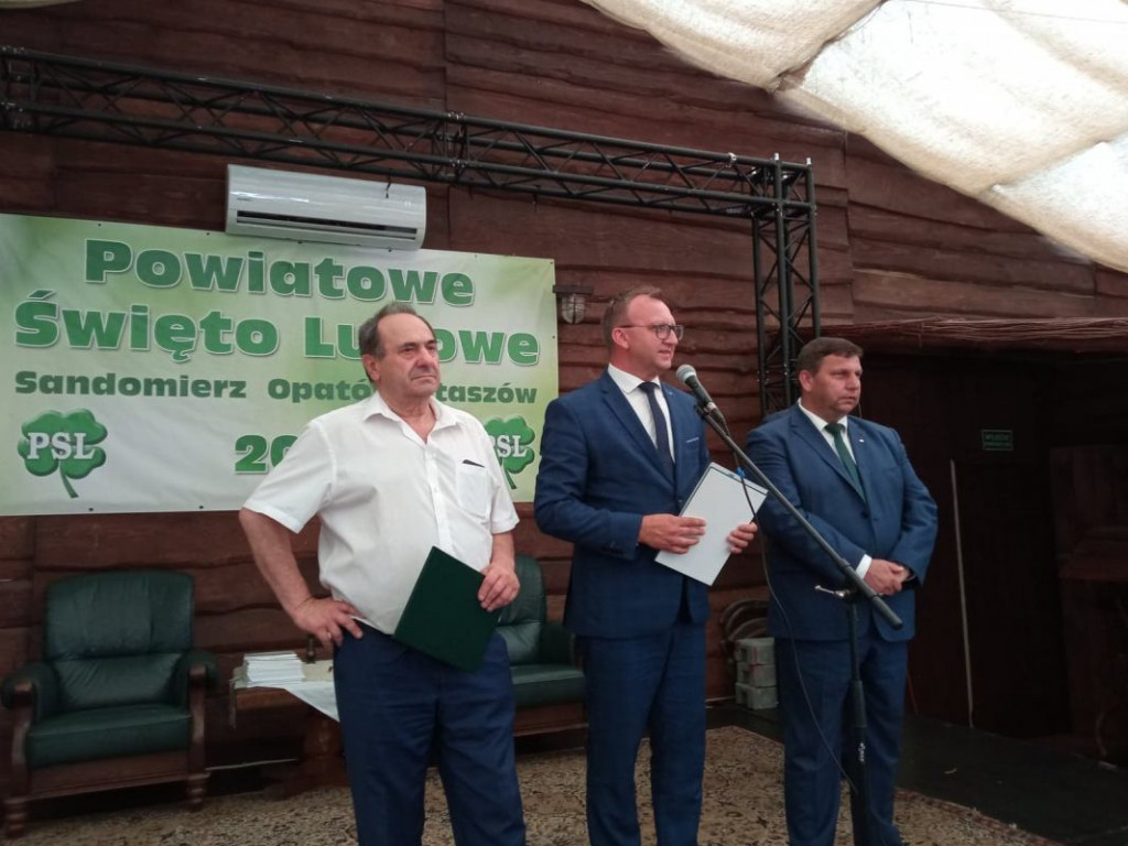 Członkowie i sympatycy PSL z trzech powiatów bawią się na Święcie Ludowym w Przybysławicach [zdjęcia]