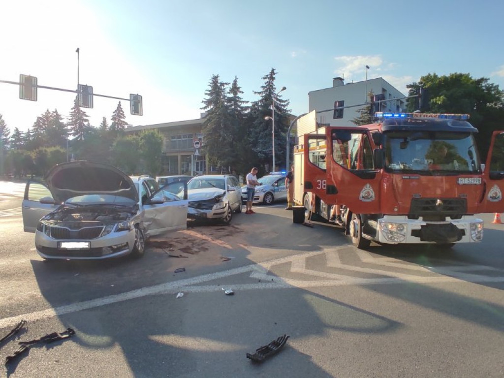Wypadek w Tarnobrzegu. Są ranni [zdjęcia]