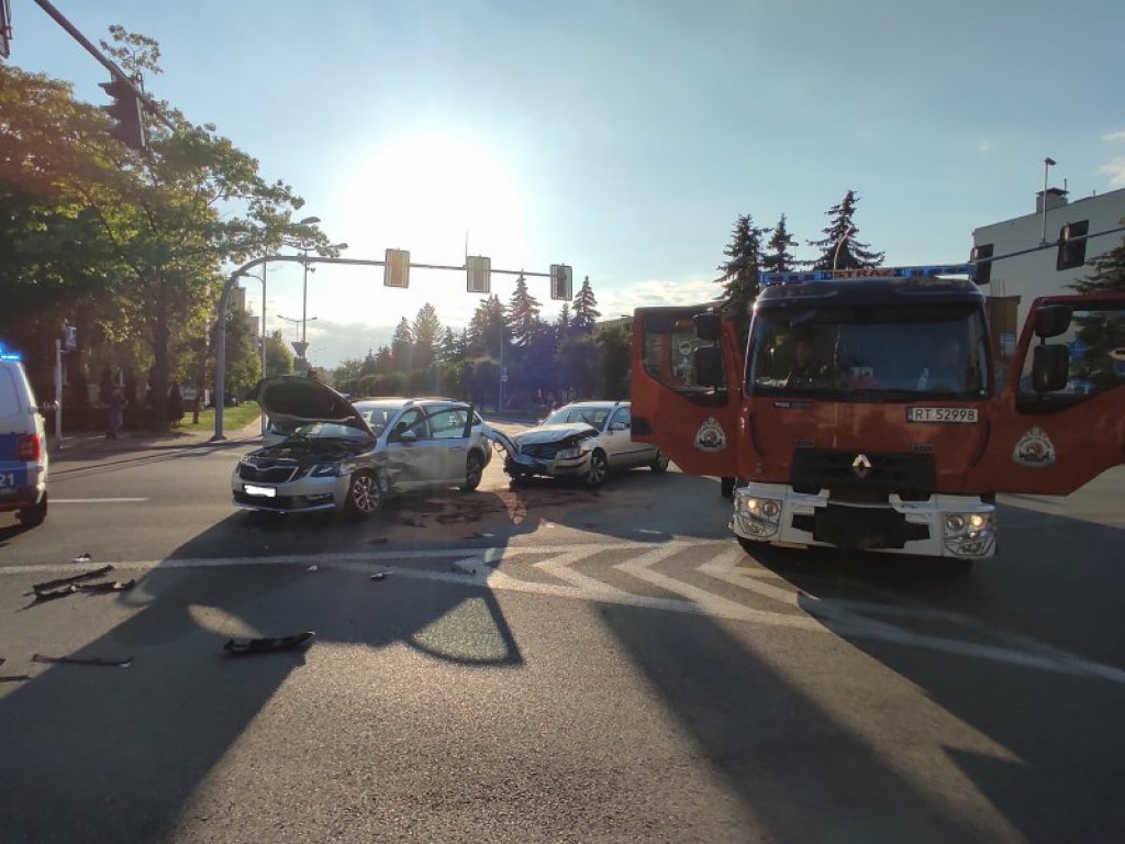 Wypadek w Tarnobrzegu. Są ranni [zdjęcia]