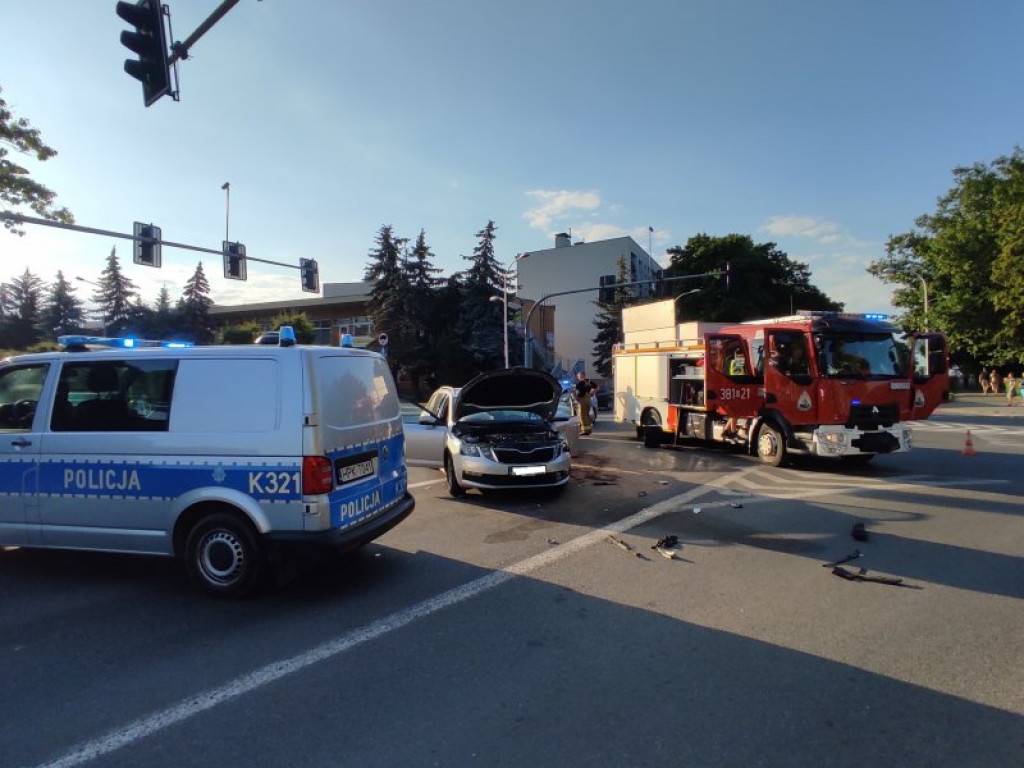Wypadek w Tarnobrzegu. Są ranni [zdjęcia]