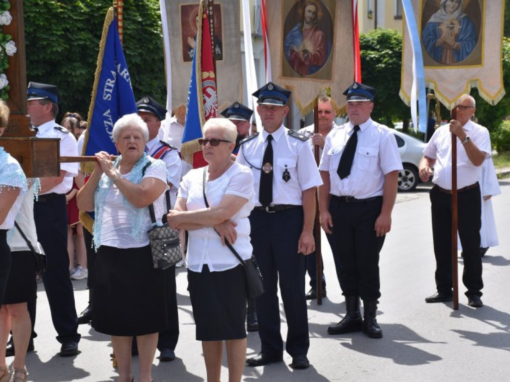 Procesja Bożego Ciała w Nowej Dębie [zdjęcia]