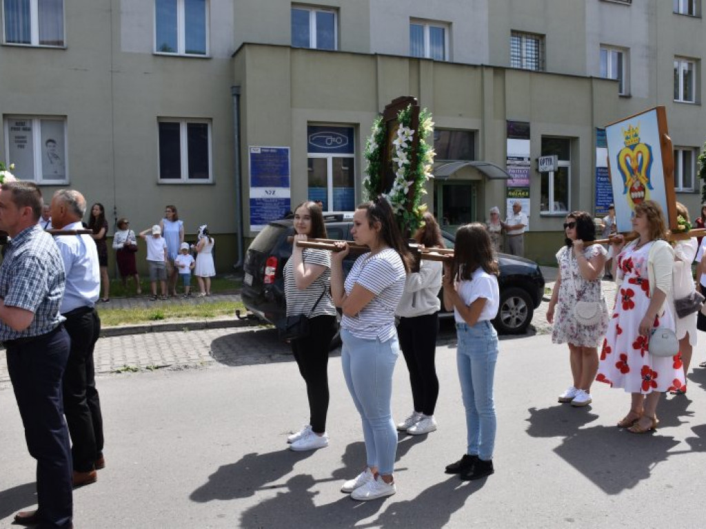 Procesja Bożego Ciała w Nowej Dębie [zdjęcia]