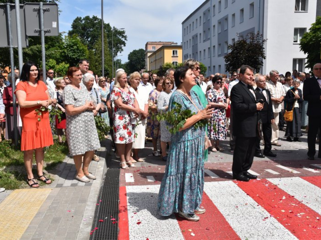 Procesja Bożego Ciała w Nowej Dębie [zdjęcia]