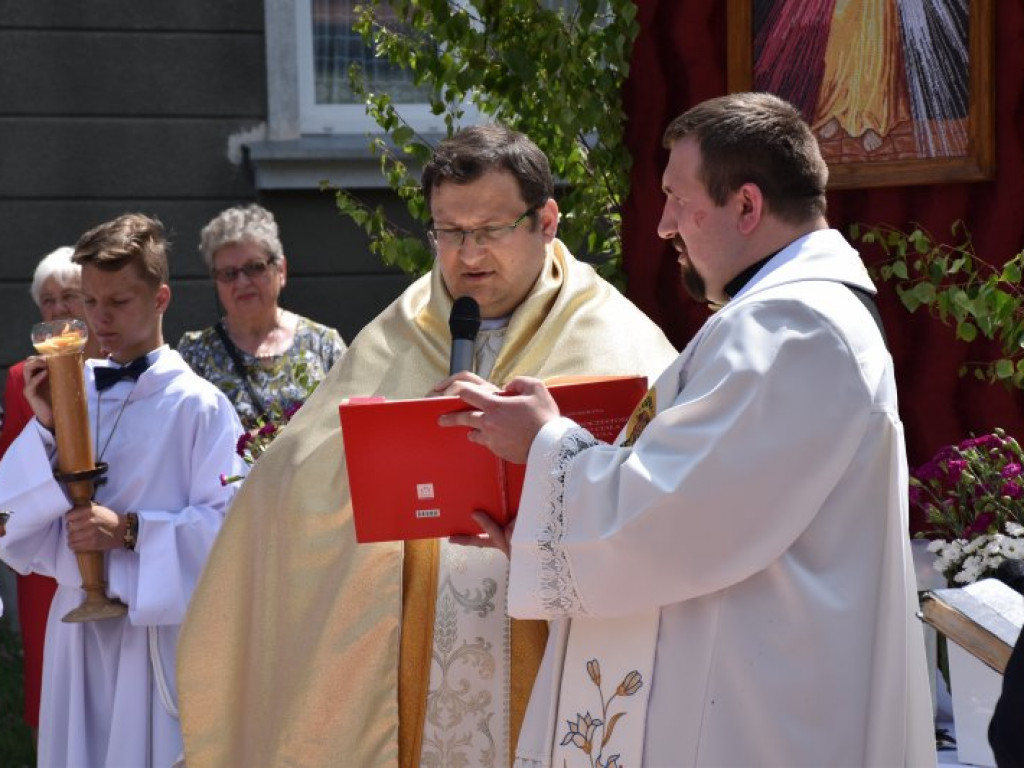 Procesja Bożego Ciała w Nowej Dębie [zdjęcia]