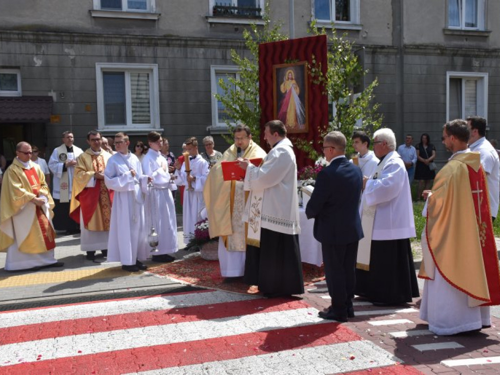 Procesja Bożego Ciała w Nowej Dębie [zdjęcia]