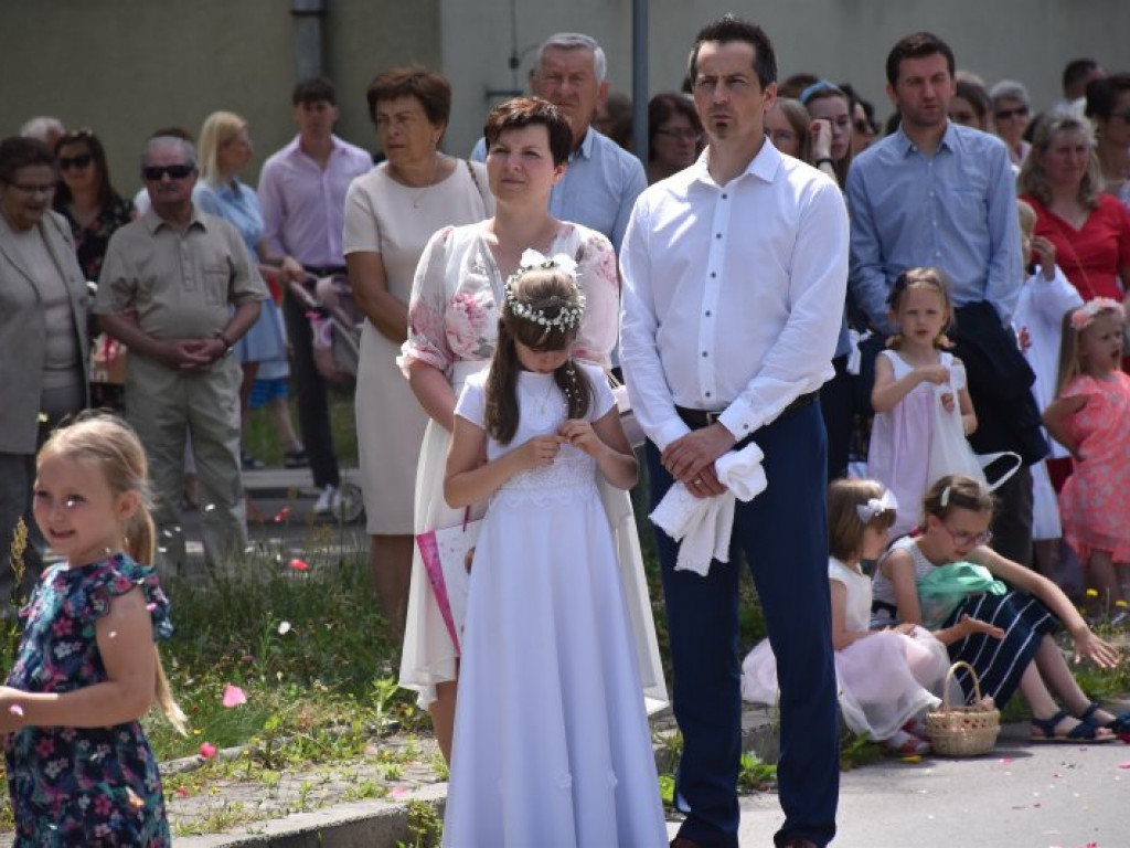 Procesja Bożego Ciała w Nowej Dębie [zdjęcia]