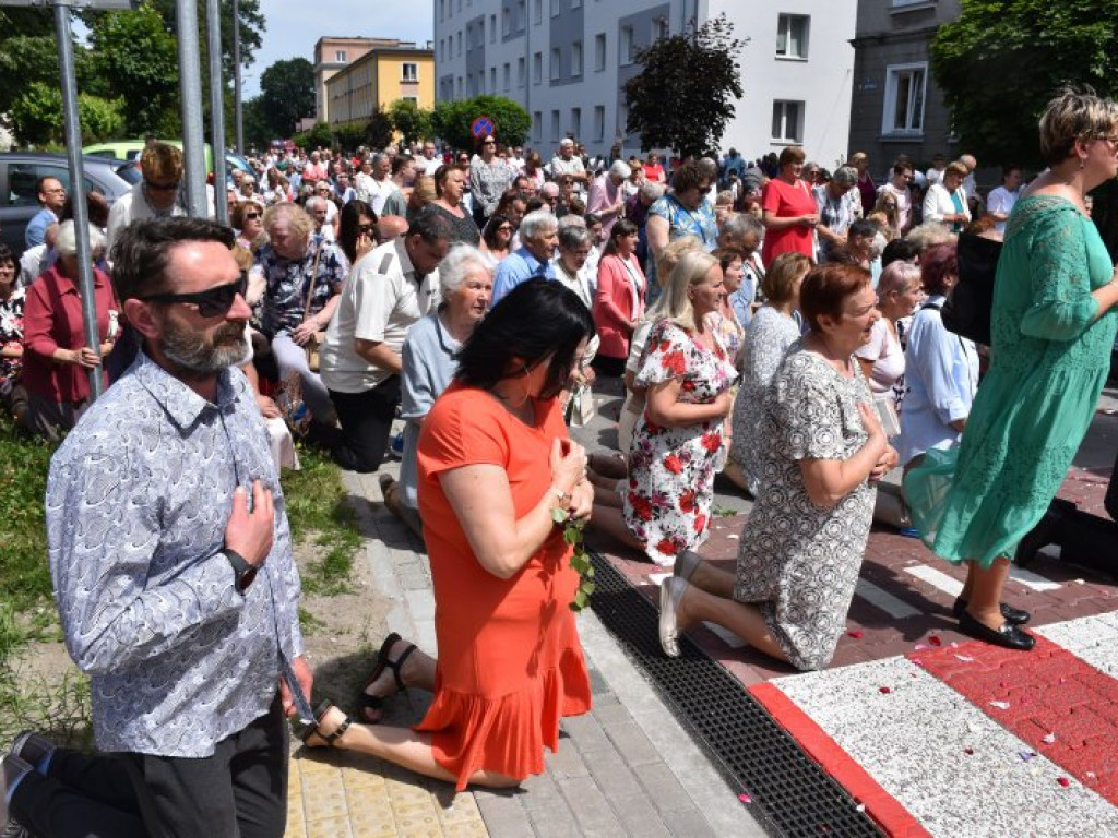 Procesja Bożego Ciała w Nowej Dębie [zdjęcia]