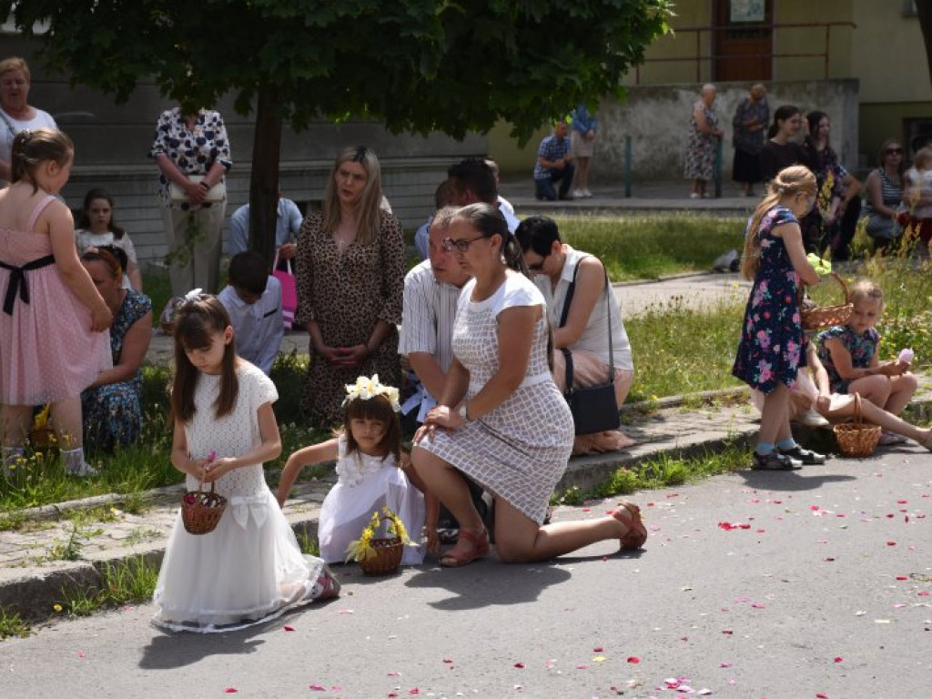 Procesja Bożego Ciała w Nowej Dębie [zdjęcia]