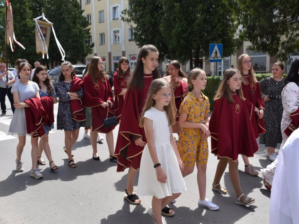 Procesja Bożego Ciała w Nowej Dębie [zdjęcia]