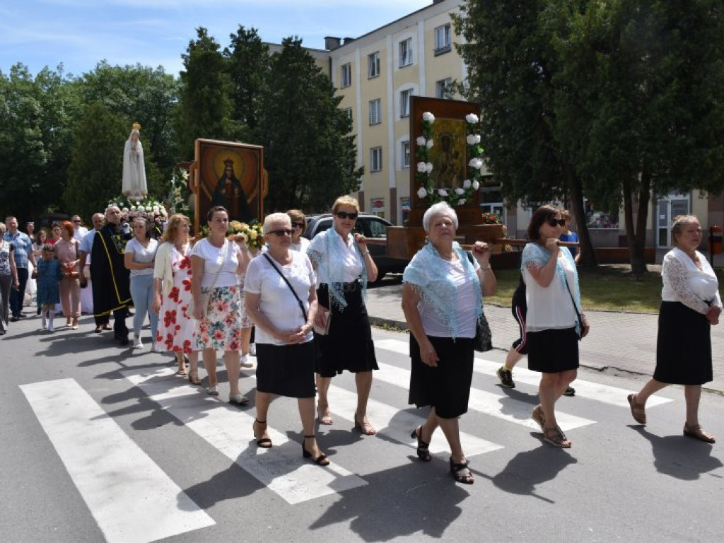 Procesja Bożego Ciała w Nowej Dębie [zdjęcia]