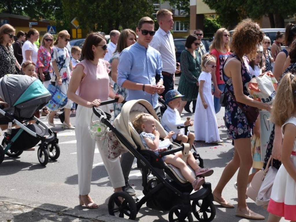 Procesja Bożego Ciała w Nowej Dębie [zdjęcia]