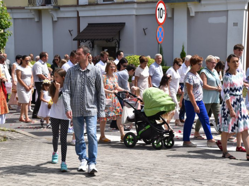 Procesja Bożego Ciała w Nowej Dębie [zdjęcia]