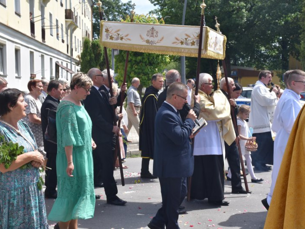 Procesja Bożego Ciała w Nowej Dębie [zdjęcia]