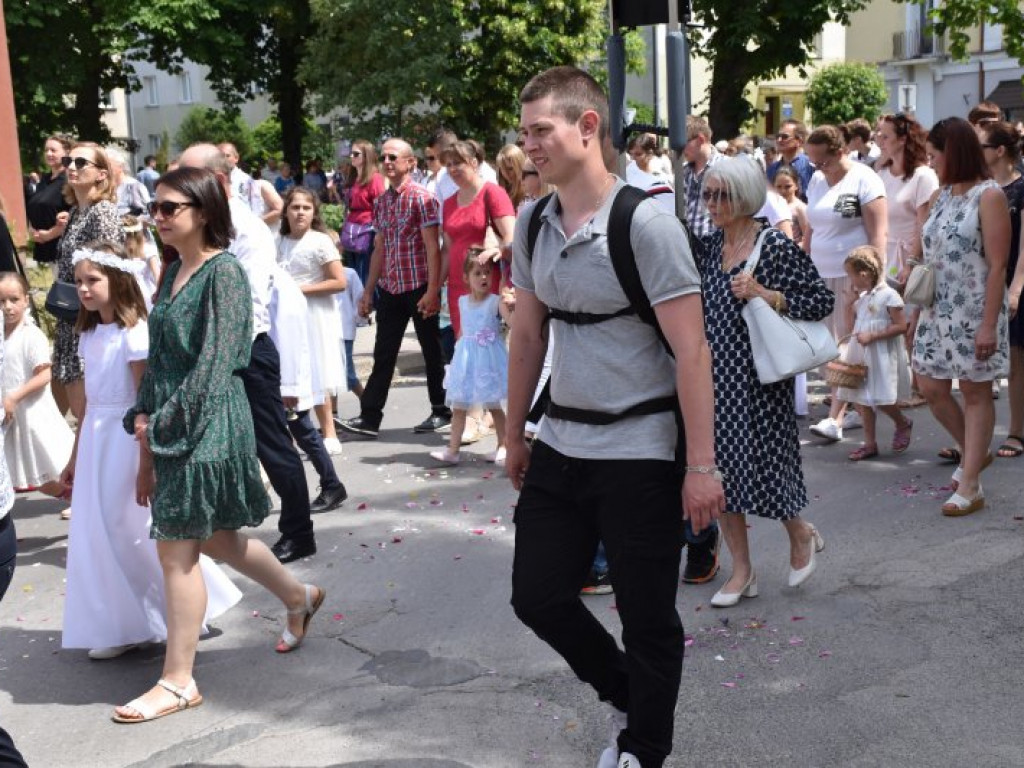 Procesja Bożego Ciała w Nowej Dębie [zdjęcia]