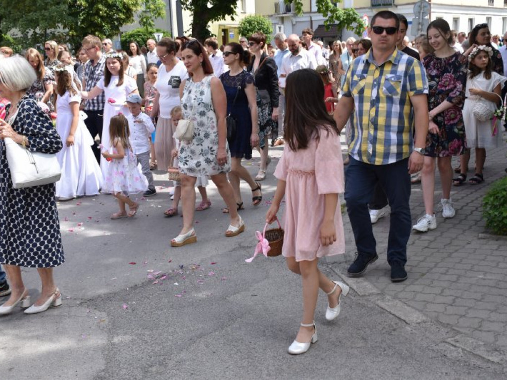 Procesja Bożego Ciała w Nowej Dębie [zdjęcia]