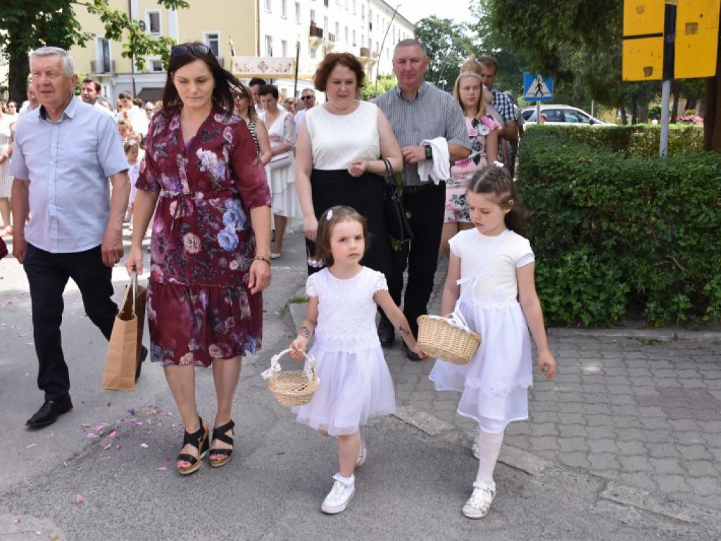 Procesja Bożego Ciała w Nowej Dębie [zdjęcia]