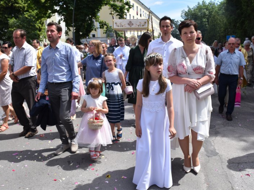 Procesja Bożego Ciała w Nowej Dębie [zdjęcia]